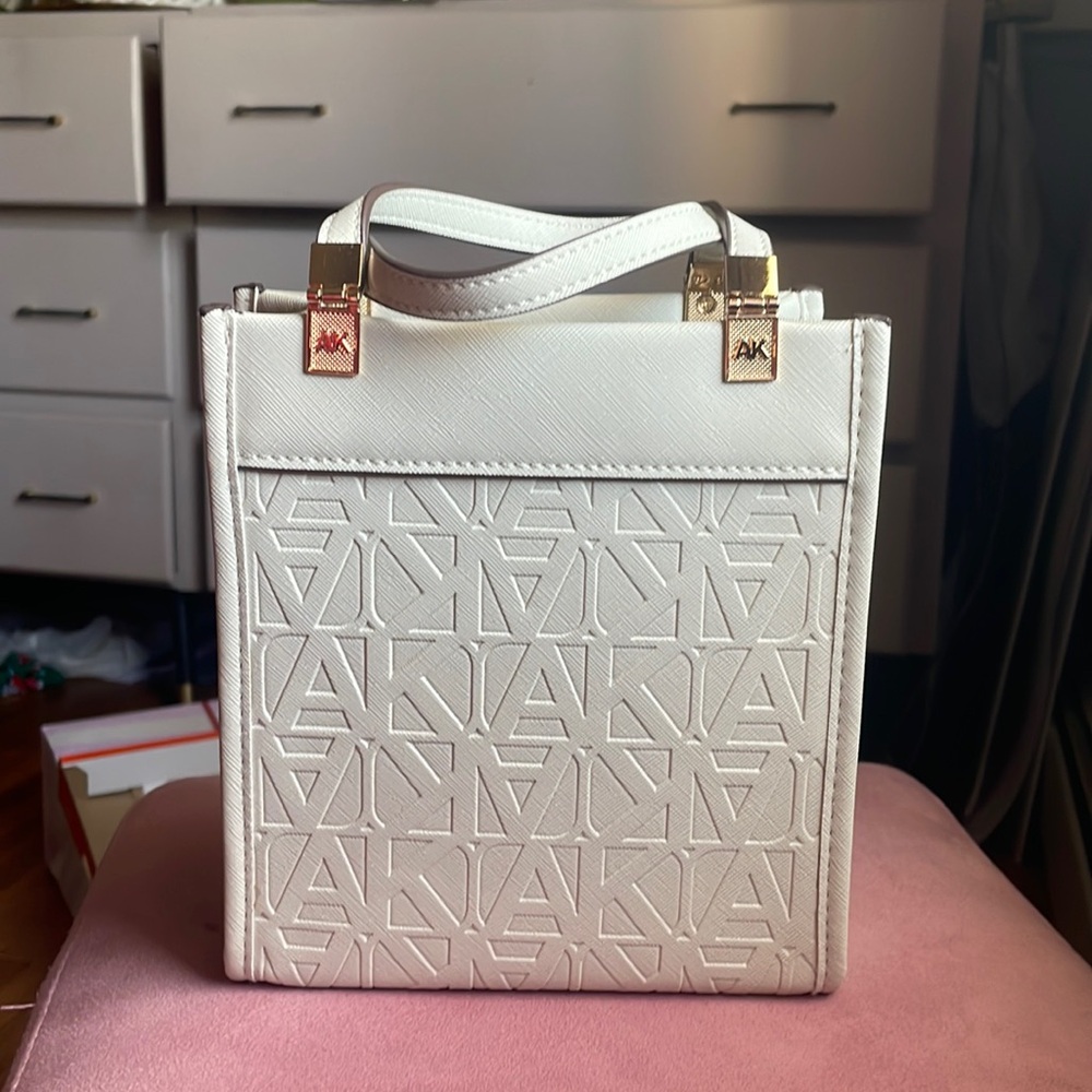 BRAND NEW ANNE KLEIN PURSE!!! Don’t miss out